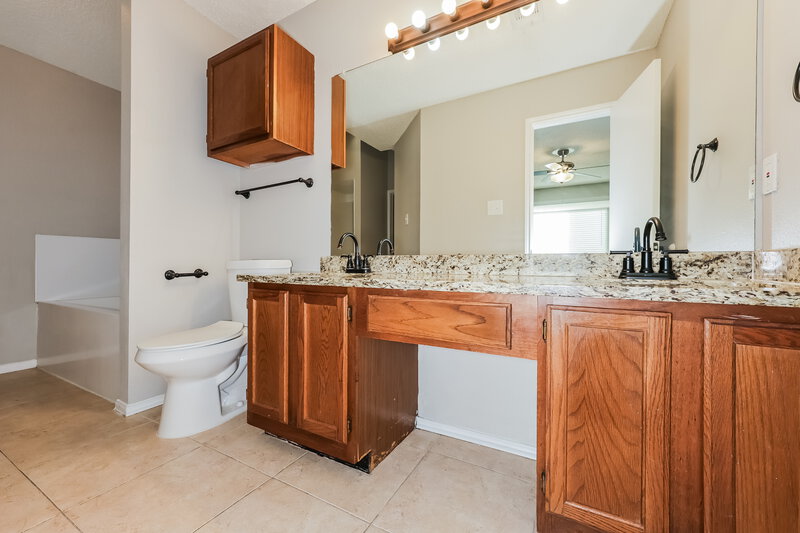 2,115/Mo, 8440 Auburn Drive Fort Worth, TX 76123 Main Bathroom View