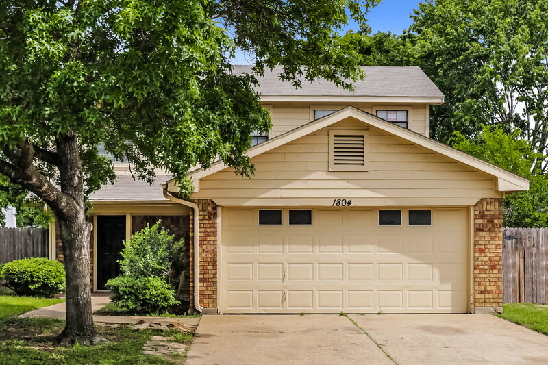 1,750/Mo, 1804 Lincolnshire Way Fort Worth, TX 76134 External View