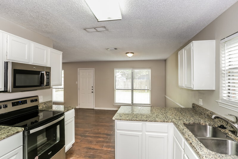 1,750/Mo, 1804 Lincolnshire Way Fort Worth, TX 76134 Kitchen View 2