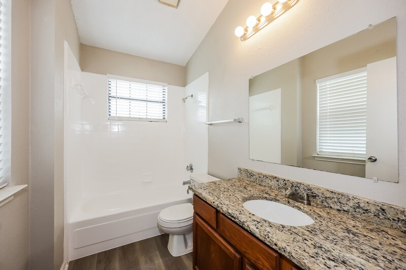 2,155/Mo, 1804 Lincolnshire Way Fort Worth, TX 76134 Main Bathroom View