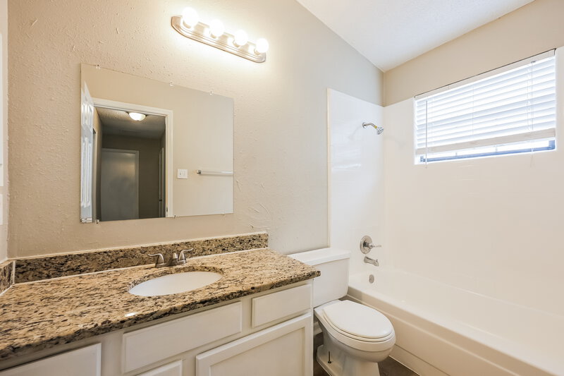 2,155/Mo, 1804 Lincolnshire Way Fort Worth, TX 76134 Bathroom View 2
