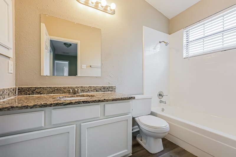 1,865/Mo, 1804 Lincolnshire Way Fort Worth, TX 76134 Bathroom View