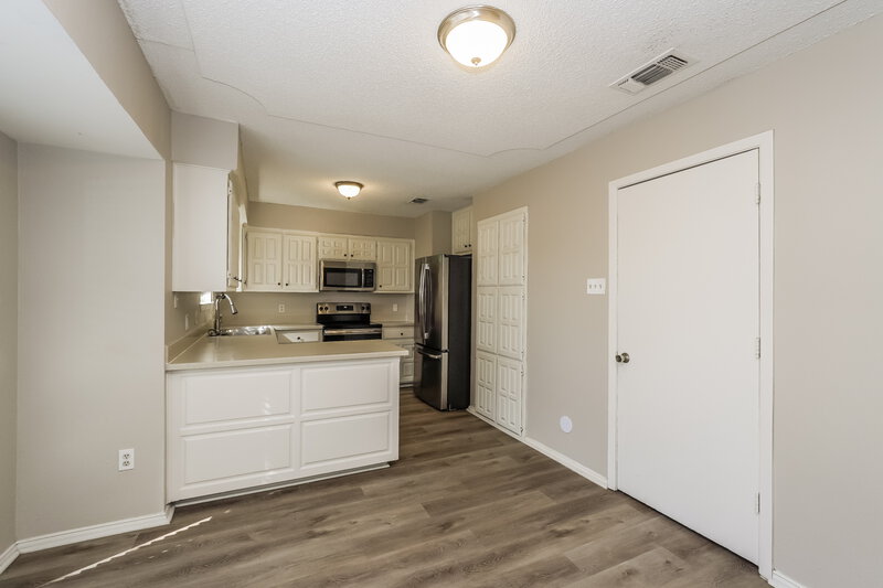 1,995/Mo, 749 Parkview Drive Burleson, TX 76028 Kitchen View
