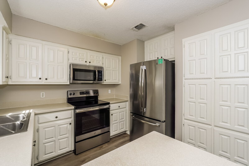 1,995/Mo, 749 Parkview Drive Burleson, TX 76028 Kitchen View 2