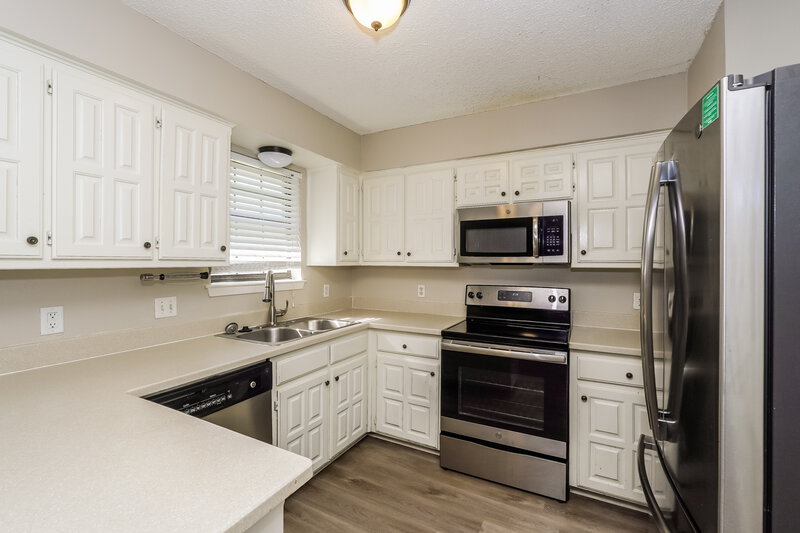 1,995/Mo, 749 Parkview Drive Burleson, TX 76028 Kitchen View 3
