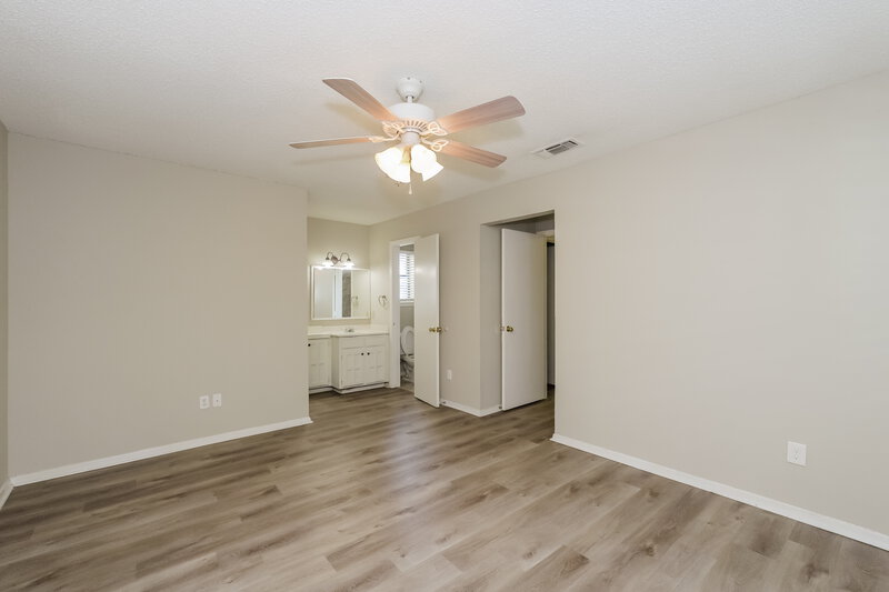 1,995/Mo, 749 Parkview Drive Burleson, TX 76028 Main Bedroom View