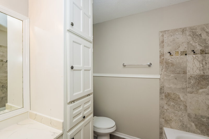 1,995/Mo, 749 Parkview Drive Burleson, TX 76028 Bathroom View
