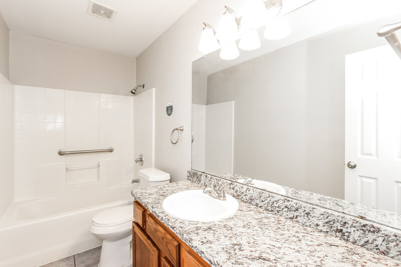 2,180/Mo, 1142 Barrymore Lane Duncanville, TX 75137 Main Bathroom View