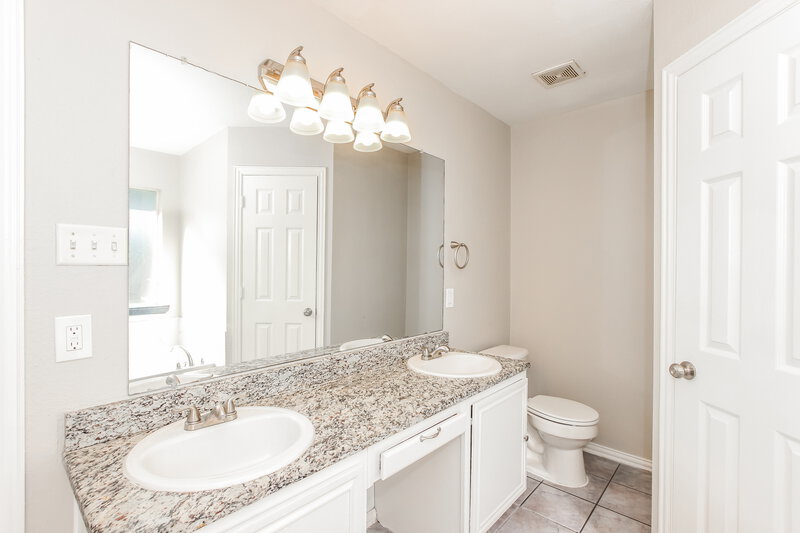 2,180/Mo, 1142 Barrymore Lane Duncanville, TX 75137 Bathroom View