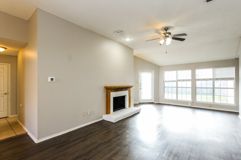 2,385/Mo, 810 Lovern St Cedar Hill, TX 75104 Living Room View