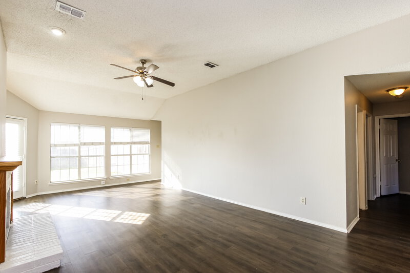 2,385/Mo, 810 Lovern St Cedar Hill, TX 75104 Living Room View 3