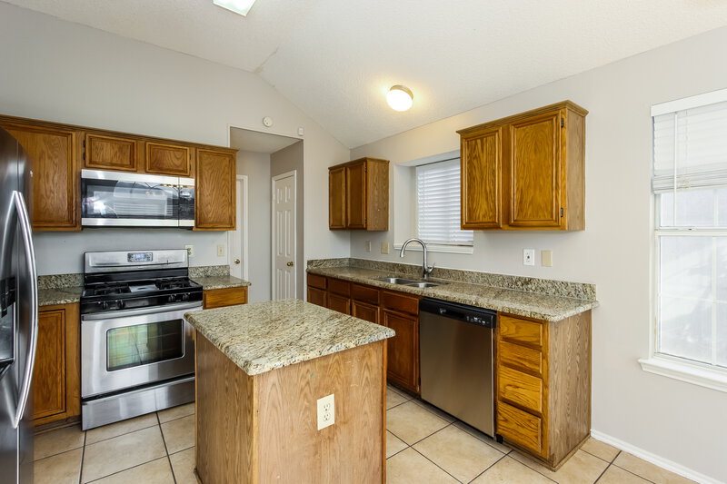 2,385/Mo, 810 Lovern St Cedar Hill, TX 75104 Kitchen View 2