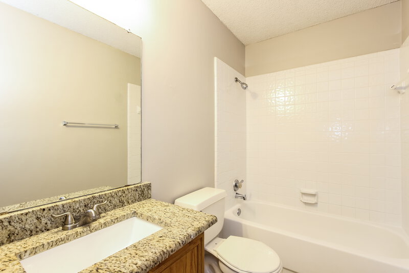 2,385/Mo, 810 Lovern St Cedar Hill, TX 75104 Bathroom View