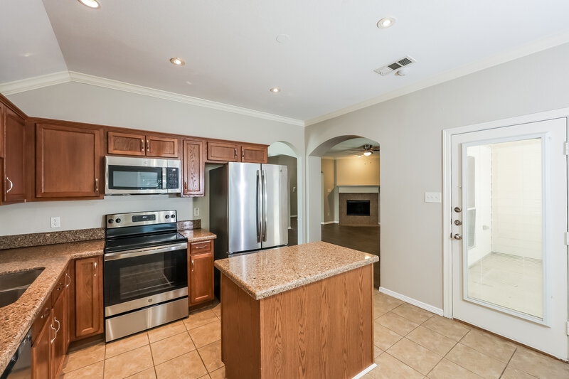 2,260/Mo, 115 Richard Lane Red Oak, TX 75154 Kitchen View 2