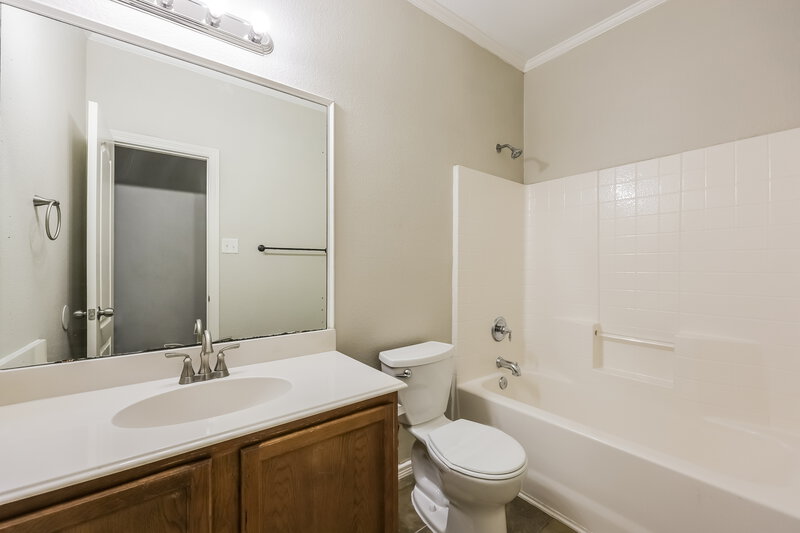2,260/Mo, 115 Richard Lane Red Oak, TX 75154 Bathroom View