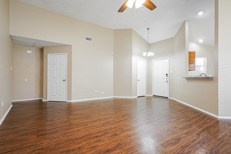 0/Mo, 405 Lemon Drive Arlington, TX 76018 Living Room View 2