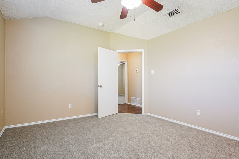 0/Mo, 405 Lemon Drive Arlington, TX 76018 Main Bedroom View 2