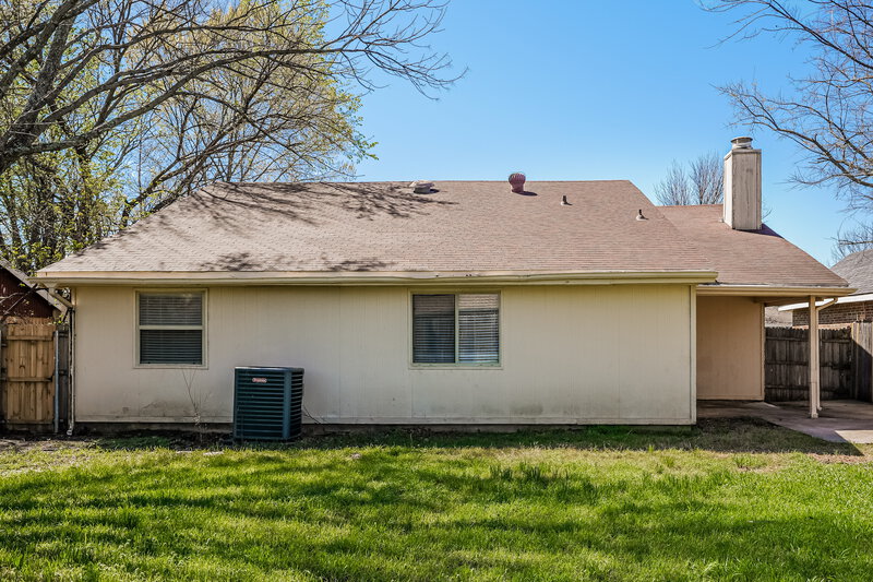 0/Mo, 405 Lemon Drive Arlington, TX 76018 Rear View