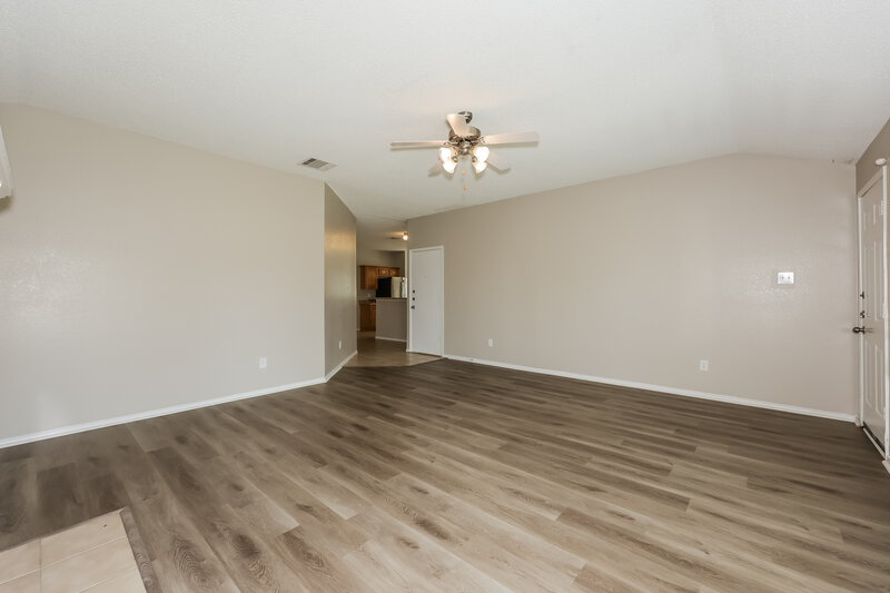 2,190/Mo, 721 Horseshoe Desoto, TX 75115 Living Room View 2