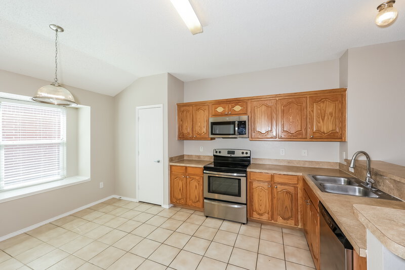 2,190/Mo, 721 Horseshoe Desoto, TX 75115 Kitchen View
