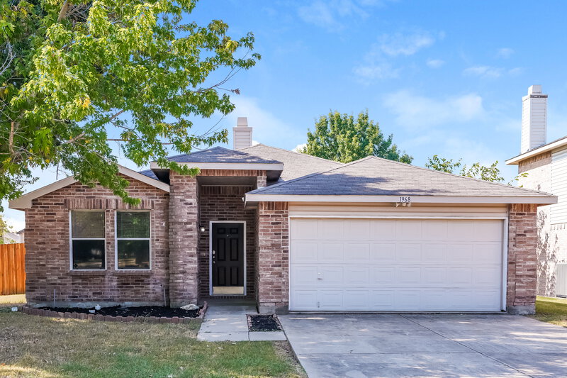 2,100/Mo, 1968 Riverchase Lane Fort Worth, TX 76247 Front View
