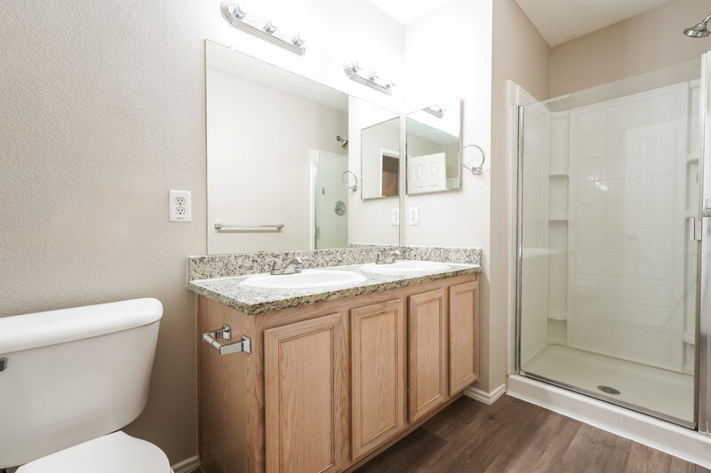 2,100/Mo, 1968 Riverchase Lane Fort Worth, TX 76247 Main Bathroom View