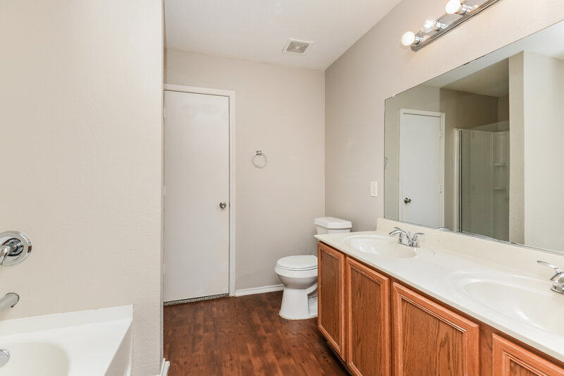 3,990/Mo, 1101 Maplewood Lane Crowley, TX 76036 Main Bathroom View