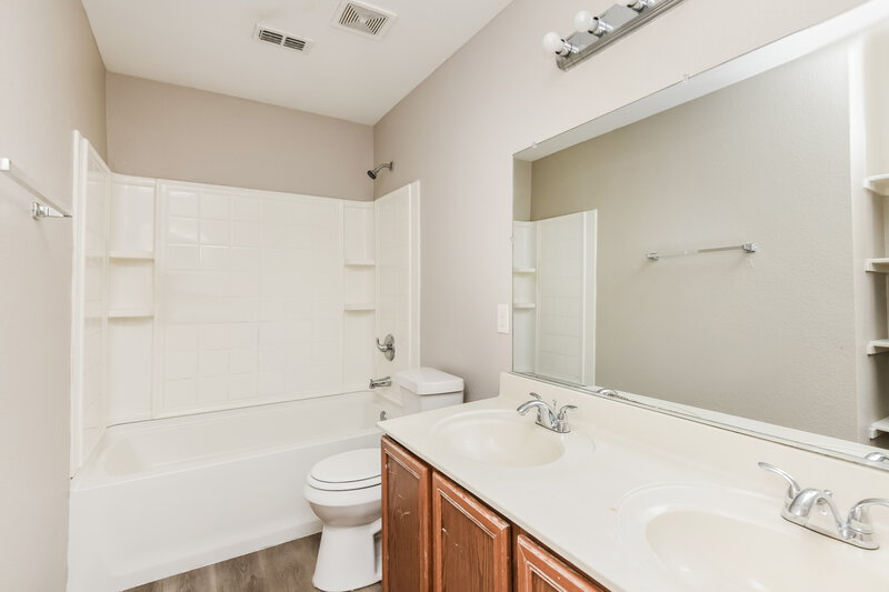 3,990/Mo, 1101 Maplewood Lane Crowley, TX 76036 Bathroom View