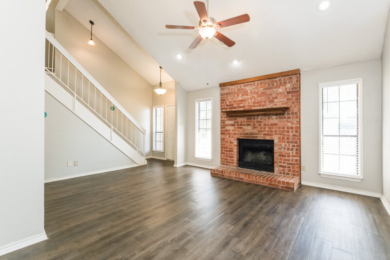 2,595/Mo, 2433 Deer Run Lewisville, TX 75067 Living Room View 2