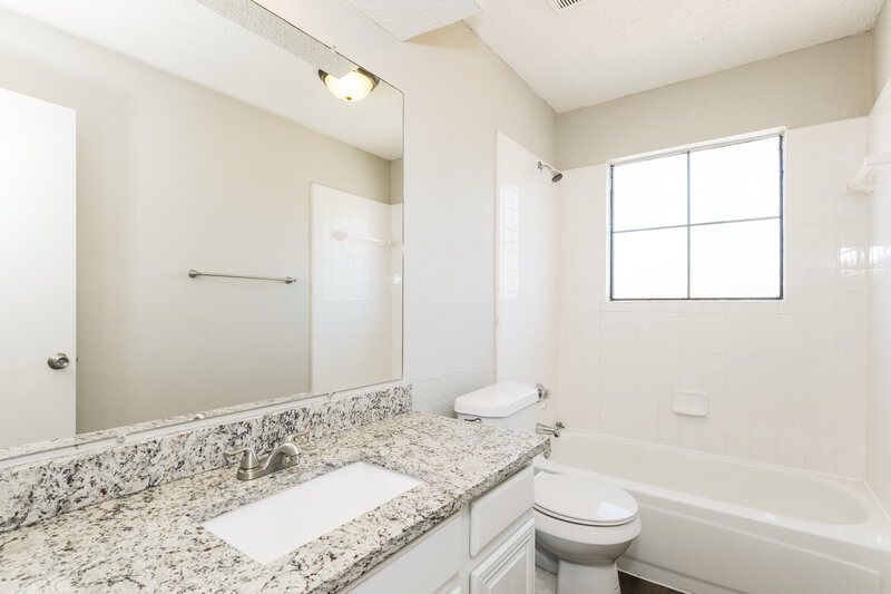 2,595/Mo, 2433 Deer Run Lewisville, TX 75067 Bathroom View