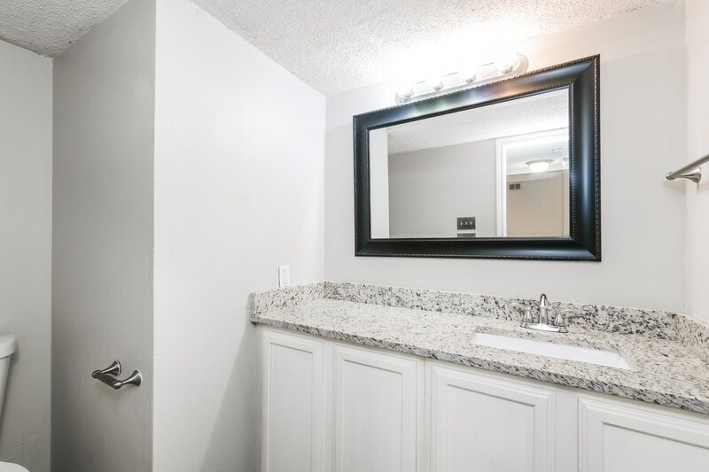 2,595/Mo, 2433 Deer Run Lewisville, TX 75067 Bathroom View 2