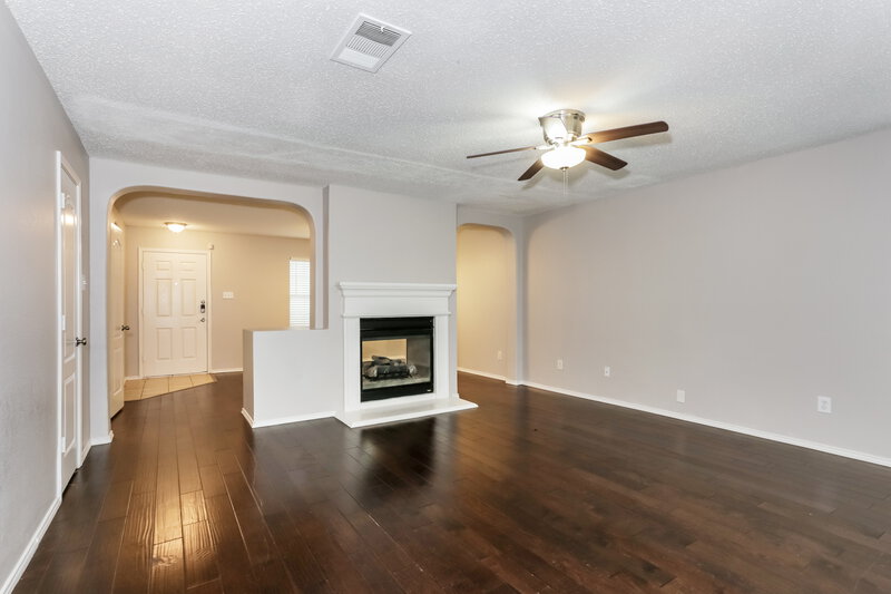 2,420/Mo, 705 Timber Trail Desoto, TX 75115 Living Room View