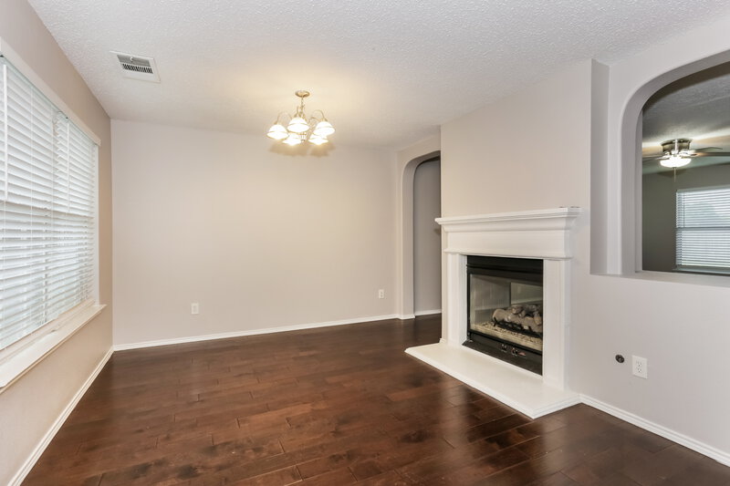 2,420/Mo, 705 Timber Trail Desoto, TX 75115 Living Room View 3