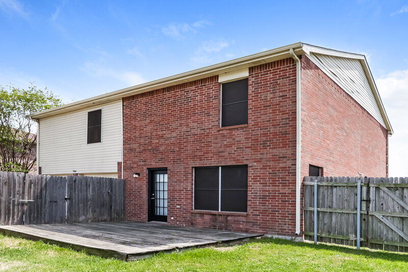 2,420/Mo, 705 Timber Trail Desoto, TX 75115 Rear View