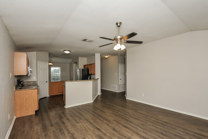 1,845/Mo, 3301 Royal Crest Drive Fort Worth, TX 76140 Living Room View 2