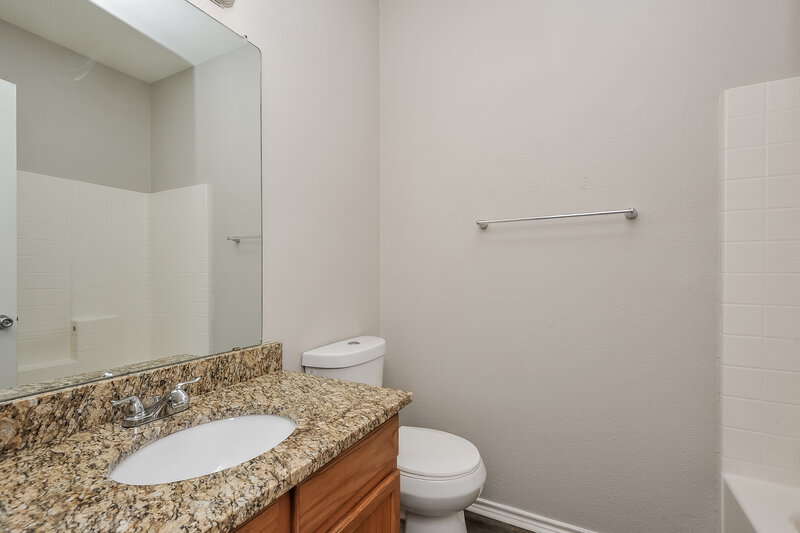 1,845/Mo, 3301 Royal Crest Drive Fort Worth, TX 76140 Bathroom View