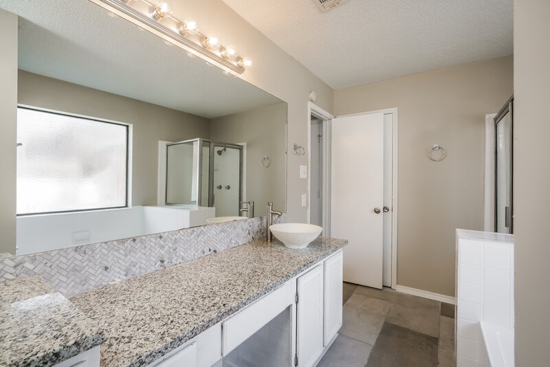 2,645/Mo, 304 Pinnacle Drive Cedar Hill, TX 75104 Main Bathroom View 2