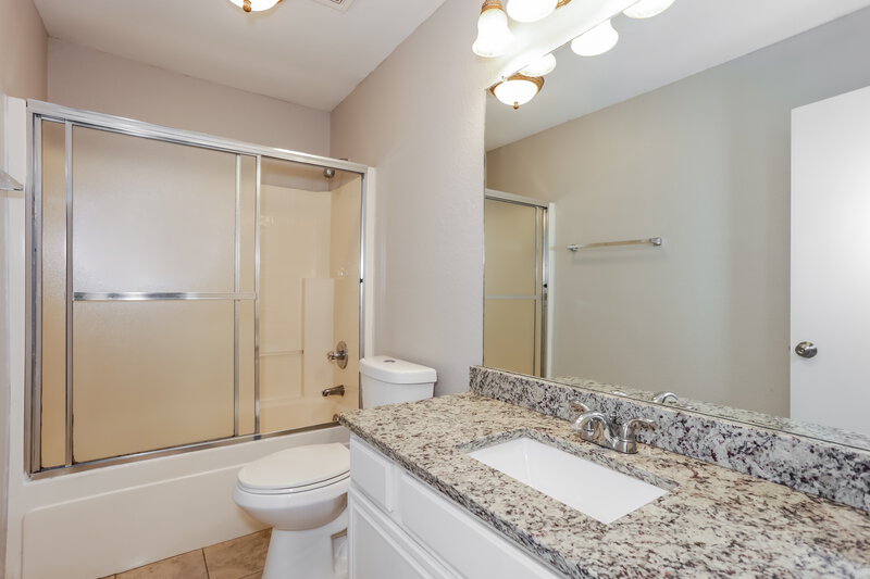 2,050/Mo, 1101 Castleman Drive Cedar Hill, TX 75104 Bathroom View