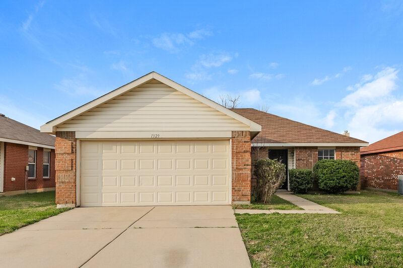 1,760/Mo, 1329 Castle Ridge Road Fort Worth, TX 76140 External View