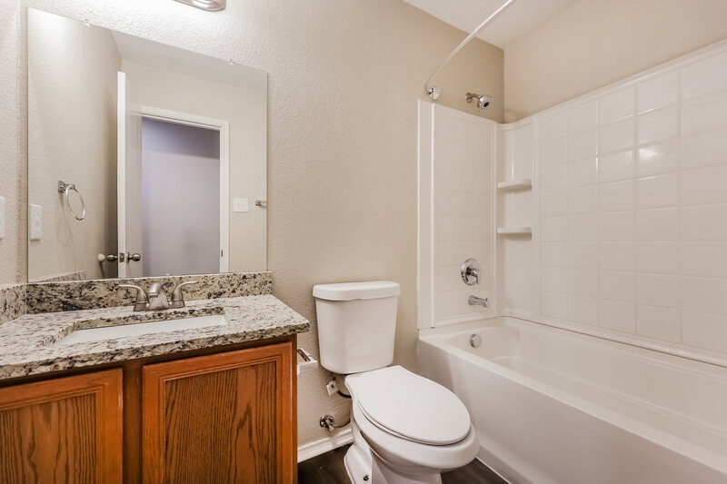 1,760/Mo, 1329 Castle Ridge Road Fort Worth, TX 76140 Bathroom View