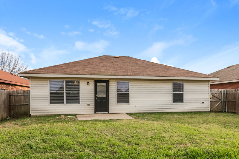 1,760/Mo, 1329 Castle Ridge Road Fort Worth, TX 76140 Rear View