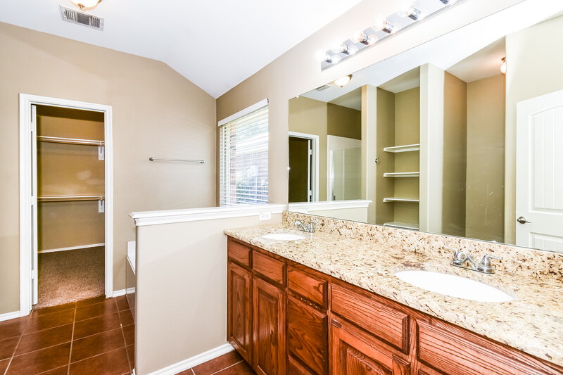 1,905/Mo, 2010 Eagle Lake Drive Forney, TX 75126 Main Bathroom View 2