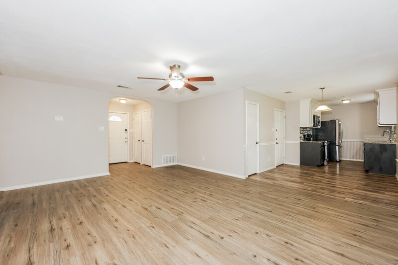 1,835/Mo, 812 Lynne Lane Burleson, TX 76028 Living Room View 2