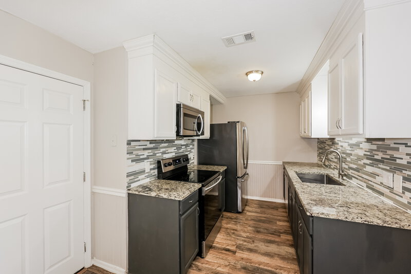 1,835/Mo, 812 Lynne Lane Burleson, TX 76028 Kitchen View