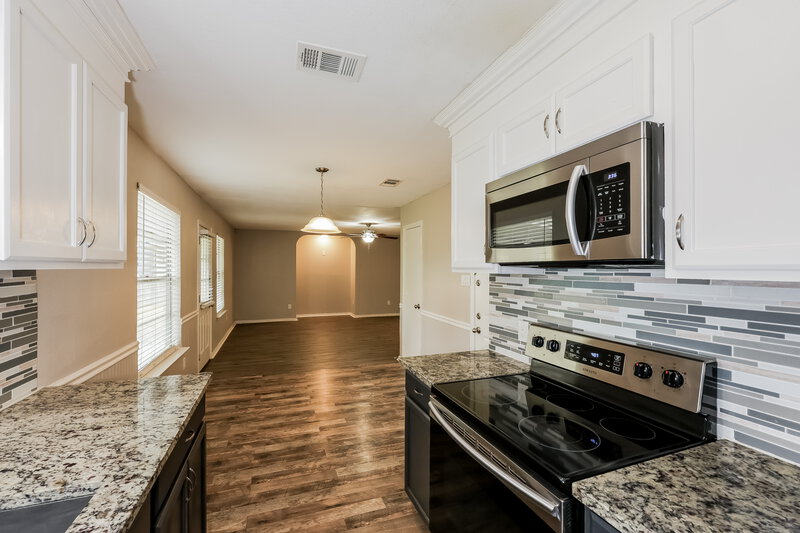1,835/Mo, 812 Lynne Lane Burleson, TX 76028 Kitchen View 2