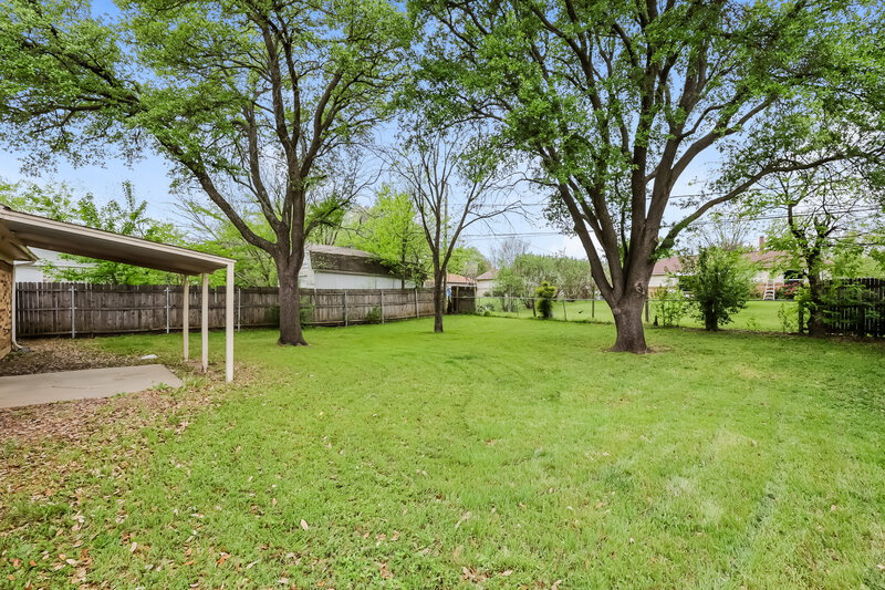 1,835/Mo, 812 Lynne Lane Burleson, TX 76028 Backyard View