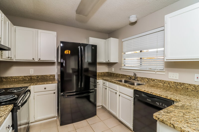 2,105/Mo, 809 Wyndham Place Arlington, TX 76017 Kitchen View