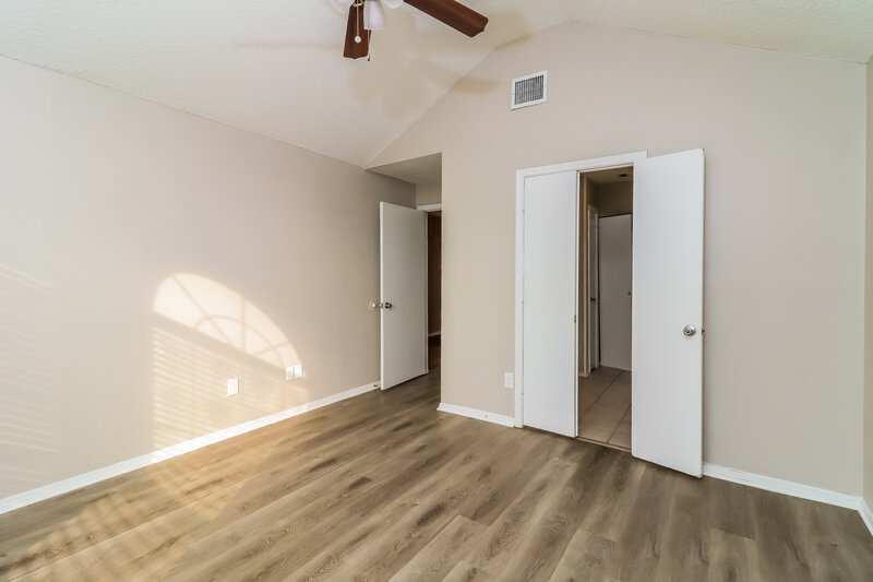 2,105/Mo, 809 Wyndham Place Arlington, TX 76017 Main Bedroom View 2