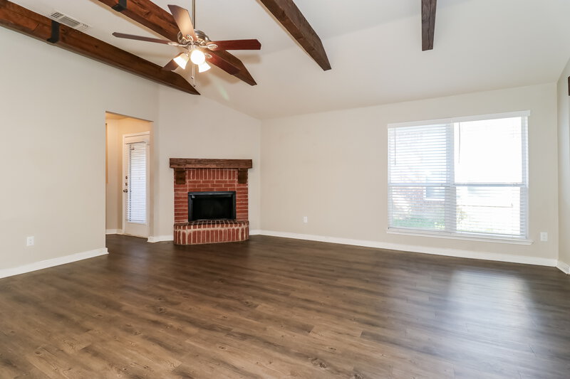 1,910/Mo, 1100 Savage Dr Denton, TX 76207 Living Room View 2