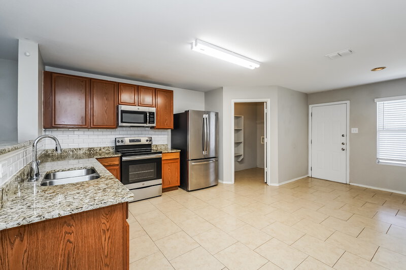 1,840/Mo, 1453 Castle Ridge Road Fort Worth, TX 76140 Kitchen View 2
